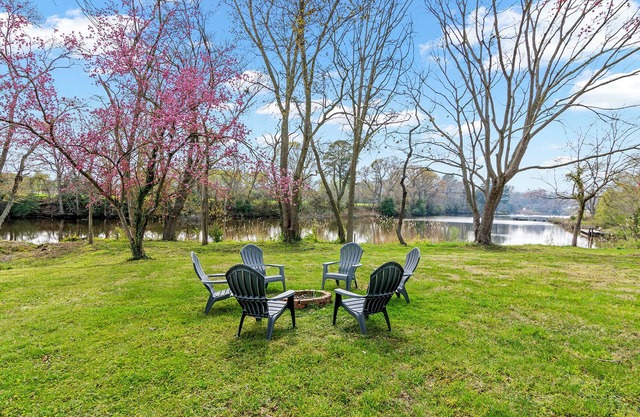 WATERFRONT!! HOT TUB!! 4 BED/4 BATH CHARMING HOME IN THE HEART OF CAMBRIDGE