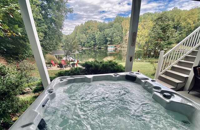 SML, FAMILIENFREUNDLICH, SCHRITTE ZUM SEE, POOLTABELLE, THEATER / GAMEROOM, WIFI, Kajaks