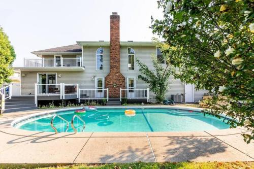 Waterfront house near the Niagara Falls/Canal/Canadian Border