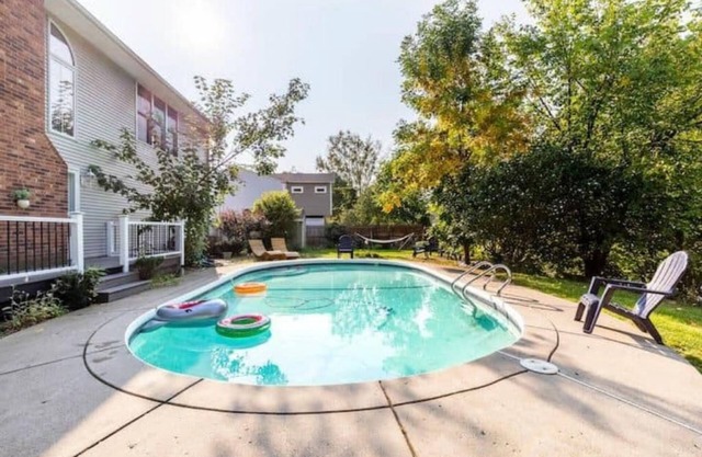 Waterfront house near the Niagara Falls/ Outlet Mall/ Plaza/ Bills Stadium