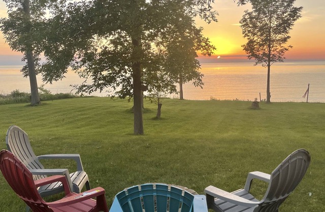 Waterfront house with amazing views of Lake Ontario and Sunsets