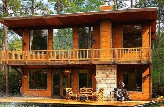 Waterfront Houston Hideout In a Magical Forest