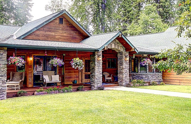 Swan Riverhouse! Montana Himmel in der Nähe von Bigfork Village & Glacier National Park