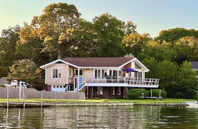Waterfront in The Hamptons | Minutes to Beaches