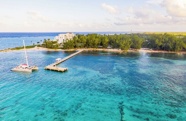 Waterfront Island House #14, Rum Point, Beach, Pool, Bikes, Kayaks, Paddleboard!