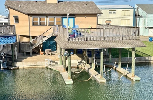 JACK'S PLACE is WATERFRONT in POC