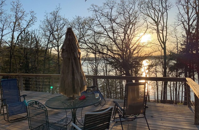 Waterfront-Keystone Lake Secluded Retreat with Large Deck & Private Boat Dock