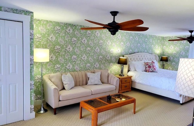 Waterfront King Suite, private balcony in the heart of St. Andrews