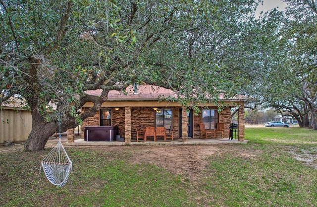 Waterfront Lake Brownwood Home w/ Hot Tub!
