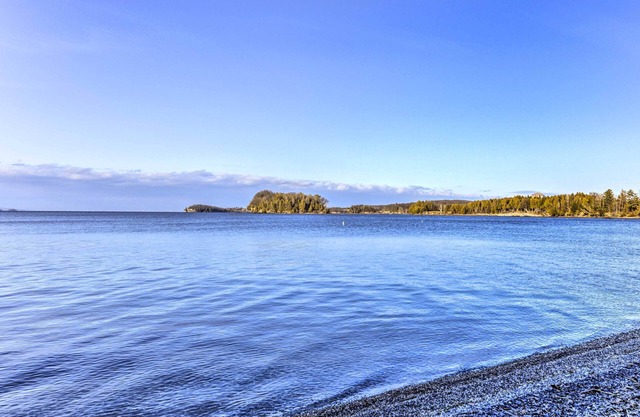 Waterfront Lake Champlain Vacation Rental!