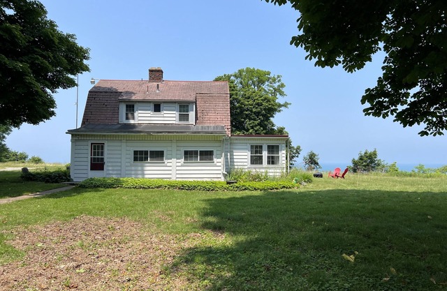 Waterfront Lake Erie Getaway!