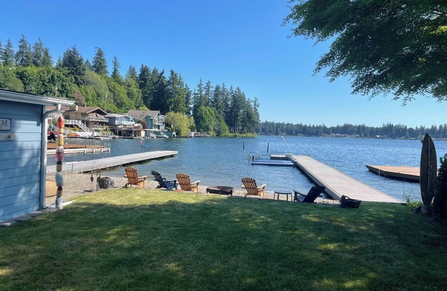 Waterfront Lake Goodwin Getaway