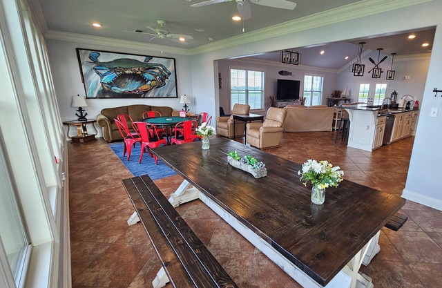 WATERFRONT Lake House w/ King Beds, close to Casinos