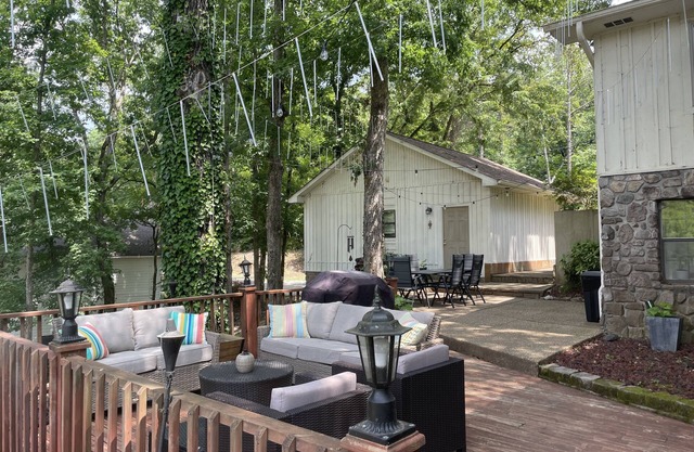 Waterfront lake house on Lake Hamilton. Relax in style in our beautiful home.