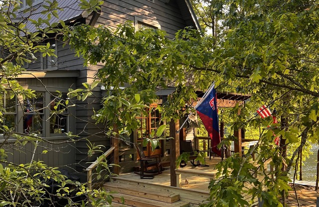 Waterfront lake house with panoramic views on Smith Lake