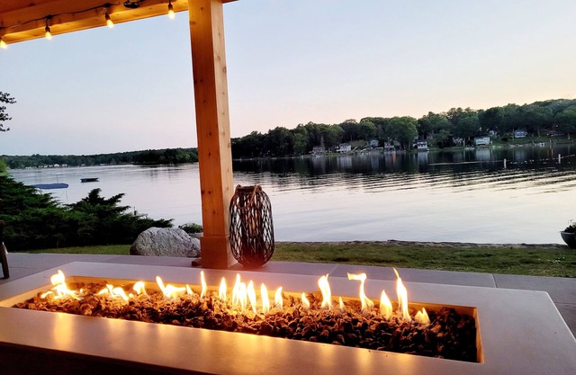 Waterfront Lake House Retreat