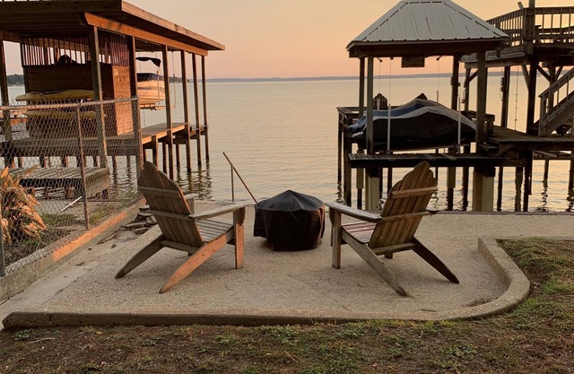 Waterfront Lake Livingston. Great to boat, swim, float, fish, walk, jog or bike