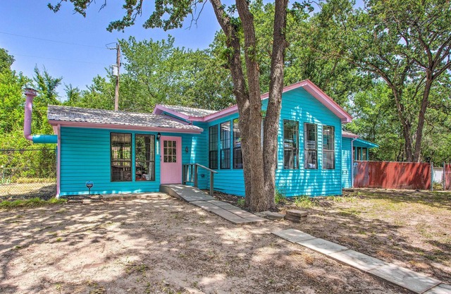 NEW! Waterfront Lake Tawakoni Escape w/ Fire Pit!