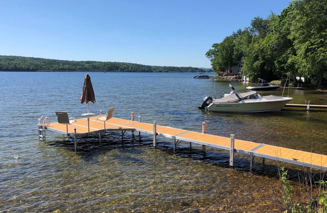 Waterfront Lake Winnisquam House, Guest House & Barn Game Rm, Sleeps 16 w/ Beach