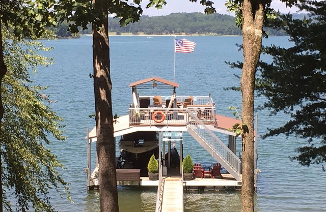 Fantastisches Südende des Lake Lanier mit fantastischem Seeblick von jedem Zimmer!