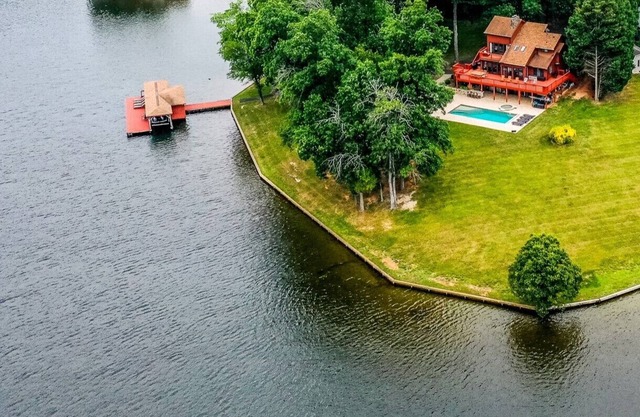 Waterfront Lakehouse-Peaceful Incredible Views. 6 bd/5 BR private side Lake Anna