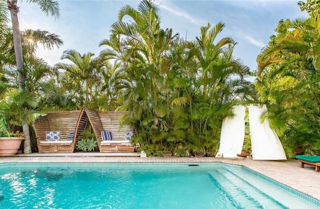 Waterfront Las Olas Cottage with Private Dock & Pool