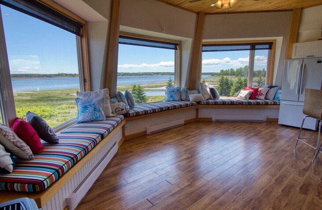 Waterfront lighthouse w/ private access to shore