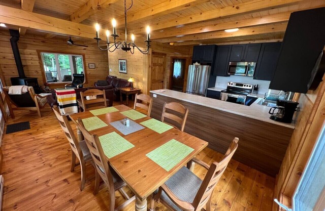 Waterfront Lodge | FirePit+Bunkie+Watercrafts+BBQ