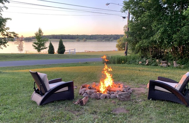 Waterfront location - 1 br in RV sleeps 4