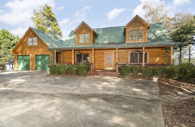Waterfront Log Cabin on Lake Keowee