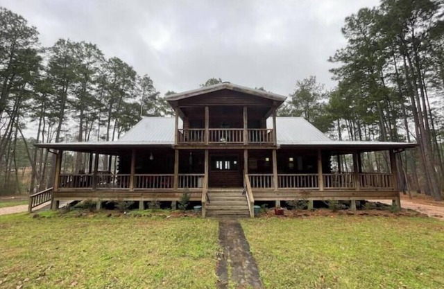 Log House with waterfront on beautiful Lake Sam Rayburn