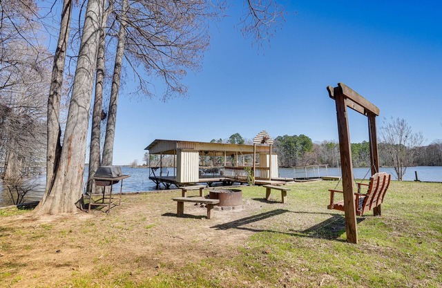 NEU - Many Home mit Feuerstelle, Spielzimmer in Toledo Bend