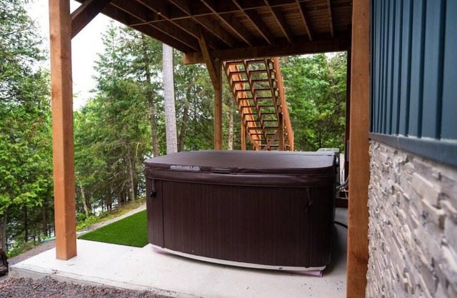 Waterfront lux loft 2 bedroom perfect for couples