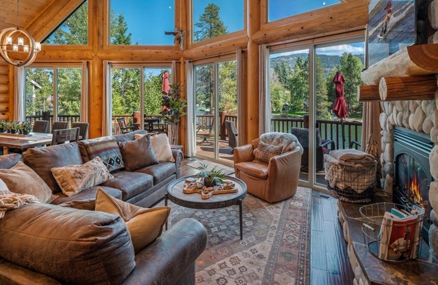 Waterfront Luxe Log Home, Private Dock, Hot Tub & Pickleball