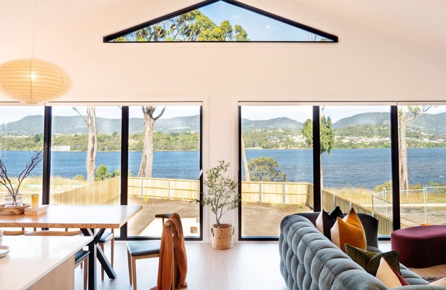 Waterfront Luxury hideaway home/close to MONA art museum