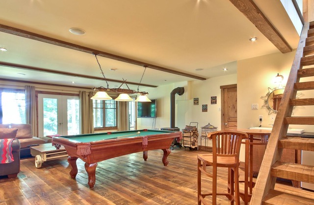 Waterfront Luxury Cottage mit 5 Schlafzimmern und Inground Spa