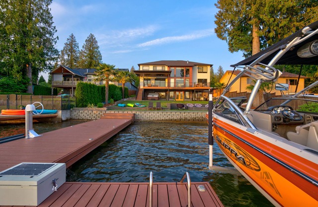 Waterfront Luxury: Private Deck Lake Tapps