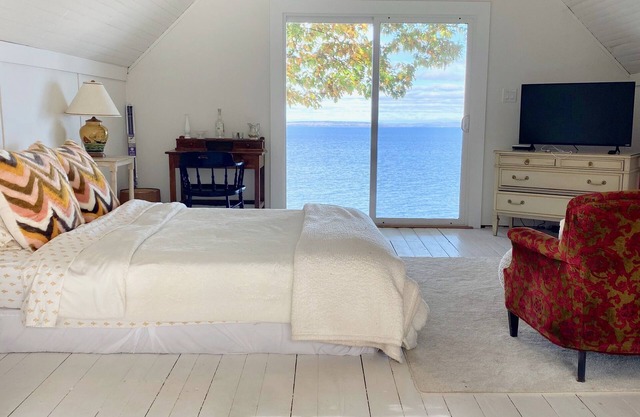 WATERFRONT Maine Historical Cottage with Separate Guest Cottage