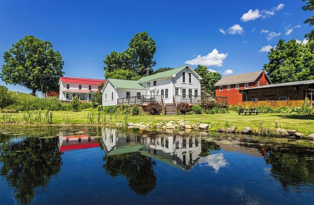Waterfront Modern Farmhouse with WiFi near Saratoga Track, Vermont and more!