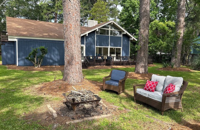 Lakefront Living! Modern Rez Retreat on Big Water Sleeps 16, boat dock & pier