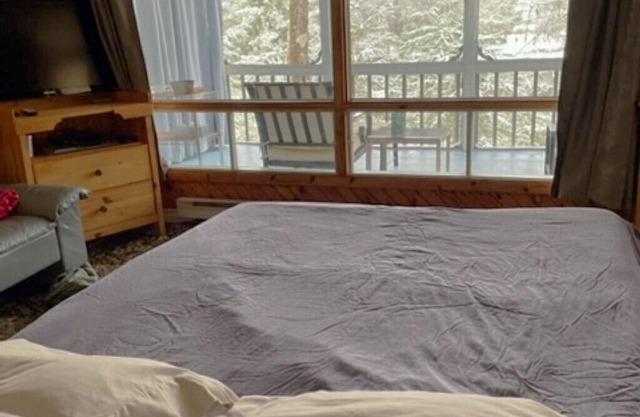Lakeside, Nature and activities. Stunning view from your veranda. Come in and see!