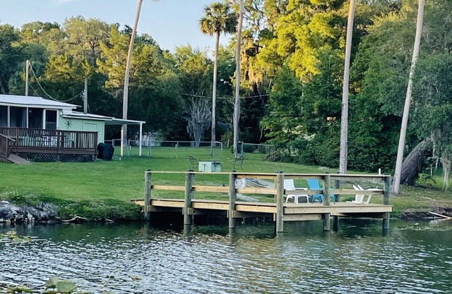 Haus am See, neu renoviert, Schlaf sechs mit zwei vollen Bädern!