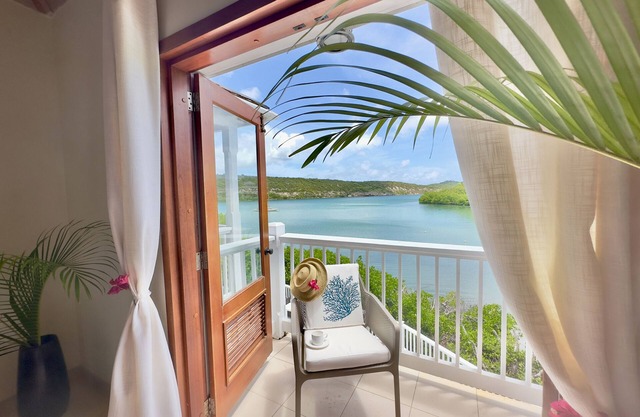 Lovely 3-bedroom Townhouse with Pool