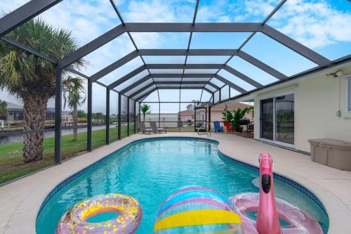Waterfront Oasis -3BR - Heated Pool -BBQ -Private Dock