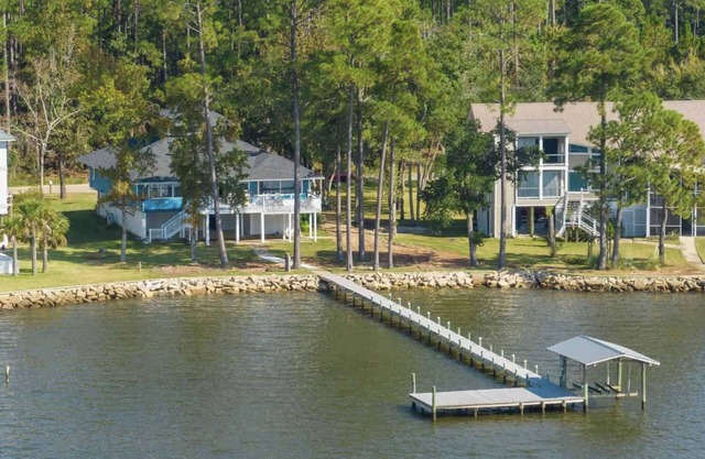 Waterfront Oasis Getaway - Boat Dock & Lift