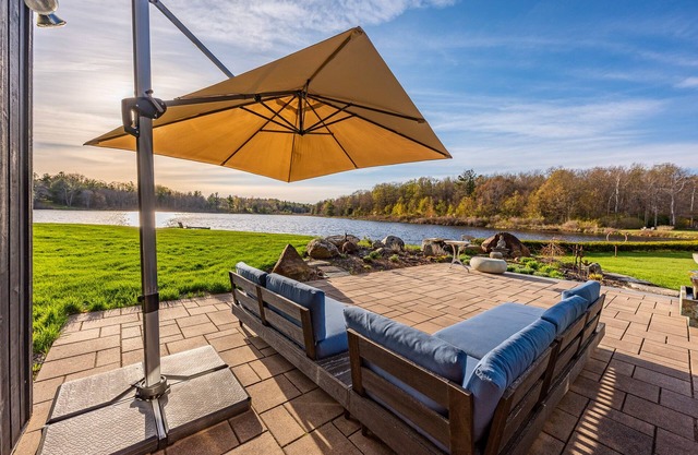Waterfront oasis in heart of Berkshires
