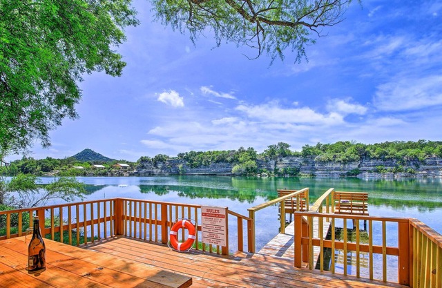 Waterfront Oasis w/ Dock + Kayaks on Lake Nueces!