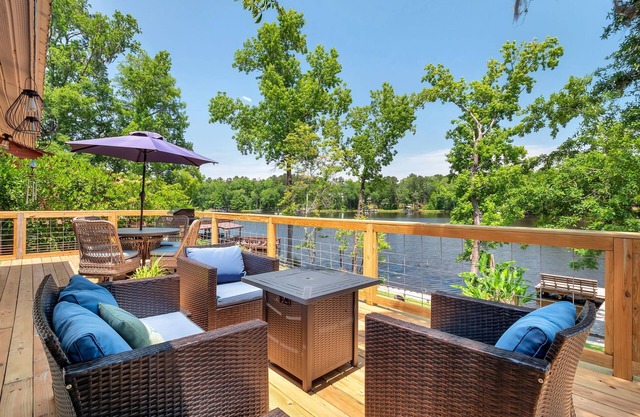 Waterfront on Lake Talquin - Free Kayaks - Near FSU - 2 Story Dock - Fire Pit
