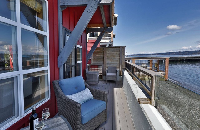 Waterfront one bedroom condo - private deck offering spectacular views