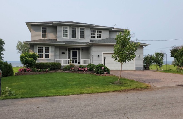 Waterfront Oneida Lake Gem House